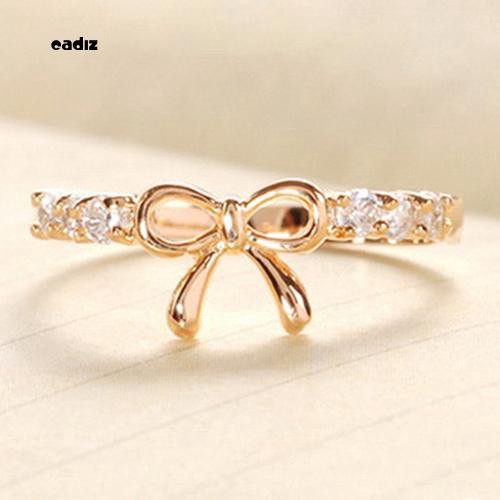 Nhẫn cô dâu hình nơ đính đá đơn giản