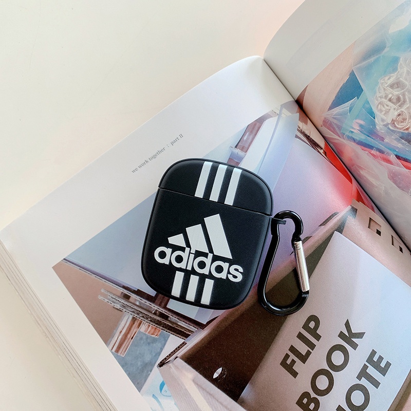 Vỏ bảo vệ hộp sạc tai nghe Airpods 1 2 3 Pro Bluetooth không dây chất liệu silicon in logo Adidas kèm móc khóa