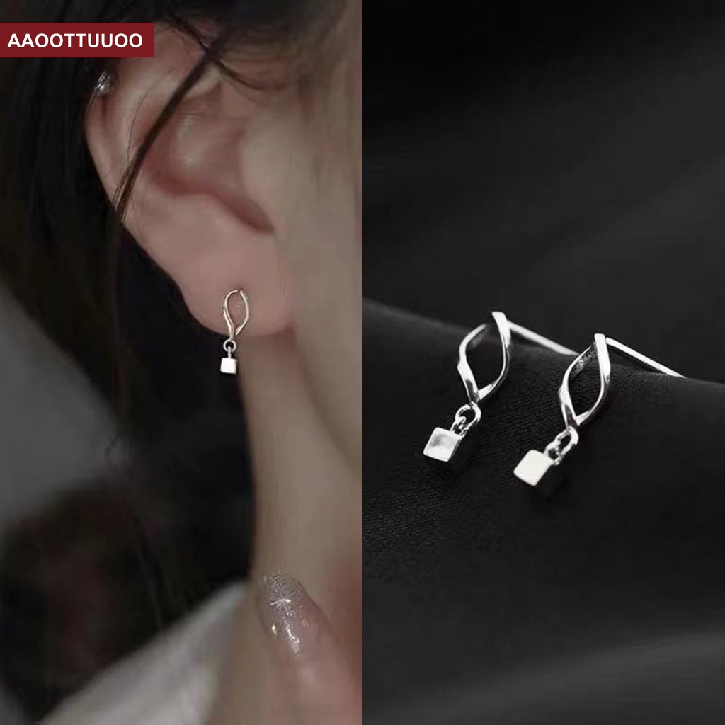 Khuyên tai nữ trang tạo hình độc đáo thời trang