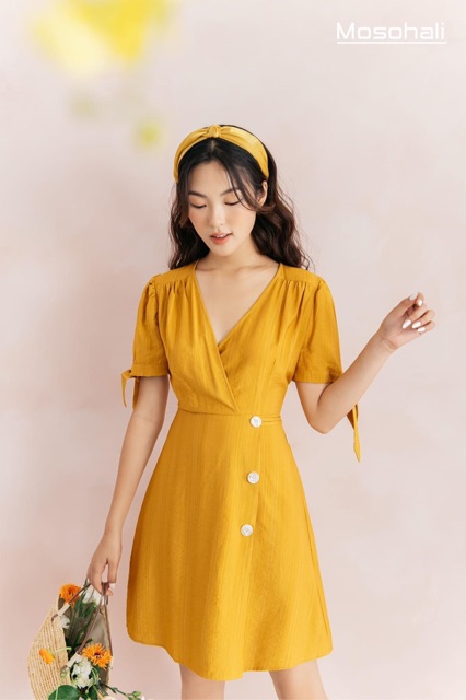 ĐẦM VÀNG TAY NƠ