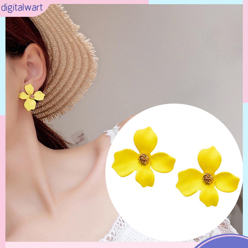 Đôi bông tai hình bông hoa xinh xắn cho nữ