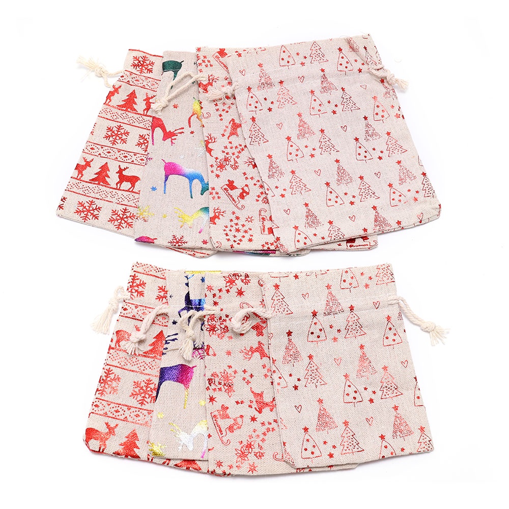 1 túi đựng quà được làm từ vải lanh và cotton với họa tiết hình con tuần lộc dùng cho trang trí cây thông Giáng Sinh