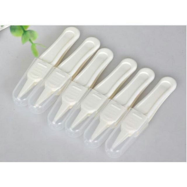 Dụng cụ gắp rỉ mũi cho bé