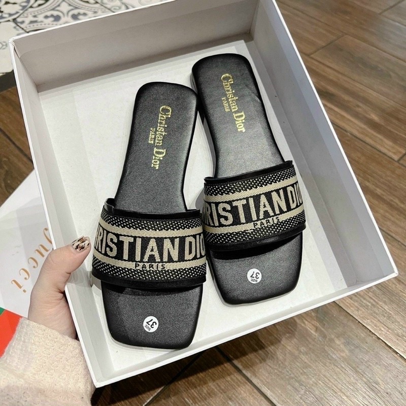 Dép bản ngang đế bệt quai TITAN xinh xắn hót quanh năm cho các nàng .