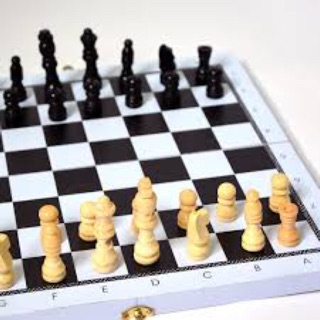 Bàn cờ vua bằng nhựa bàn giấy gấp gọn
