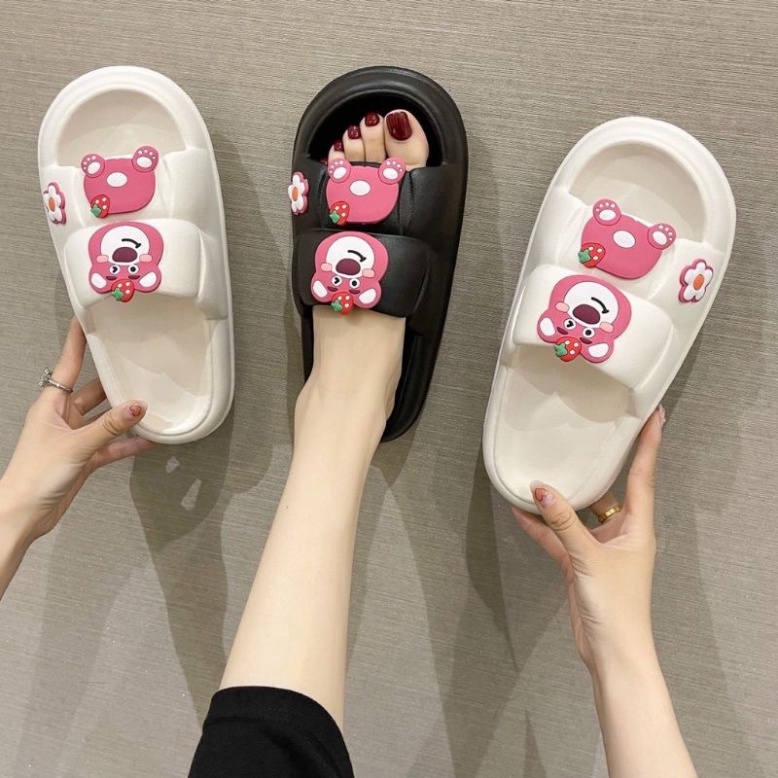 Dép bánh mỳ nữ quai ngang ô vuông đính sticker gấu hồng siêu cute mang êm chân mềm nhũn siêu bền - DL160