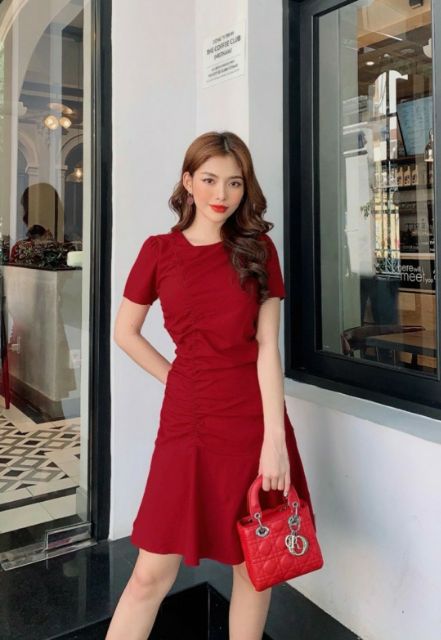 ĐẦM TRẮNG ĐUÔI CÁ NHÚN THÂN