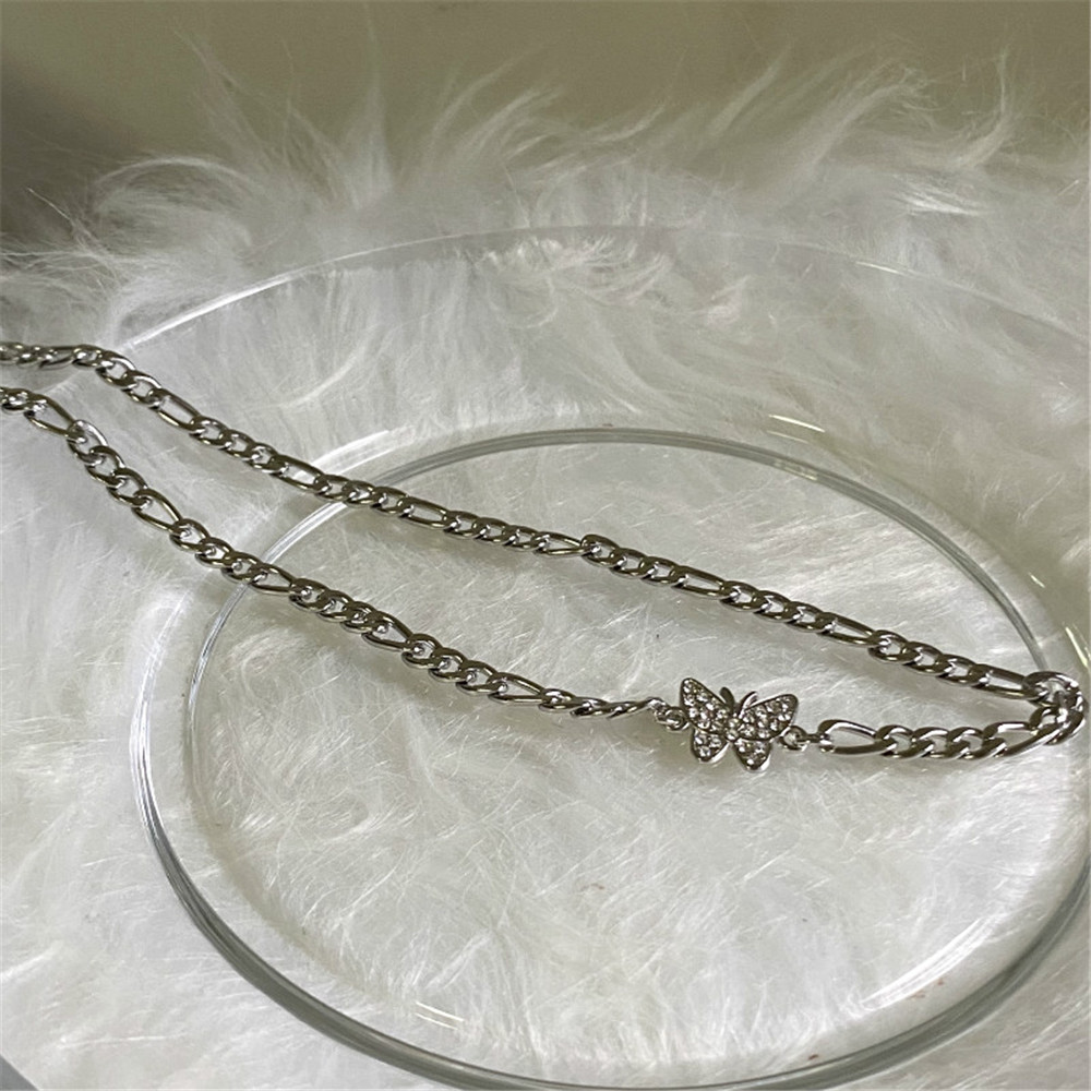 Vòng cổ gắn hình bướm đính đá cho nữ