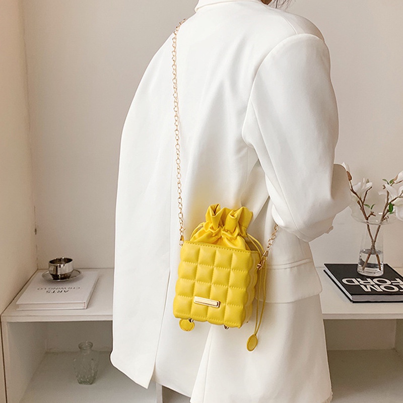 Túi đeo chéo IELGY hình vuông nhỏ thời trang đơn giản dây chuỗi xích họa tiết hình thoi dành cho nữ