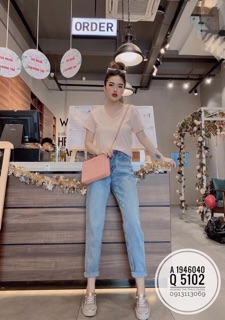 Áo phông cổ tim GAP