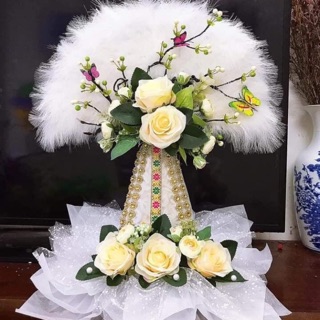 Oản trắng quạt lông hay lụa