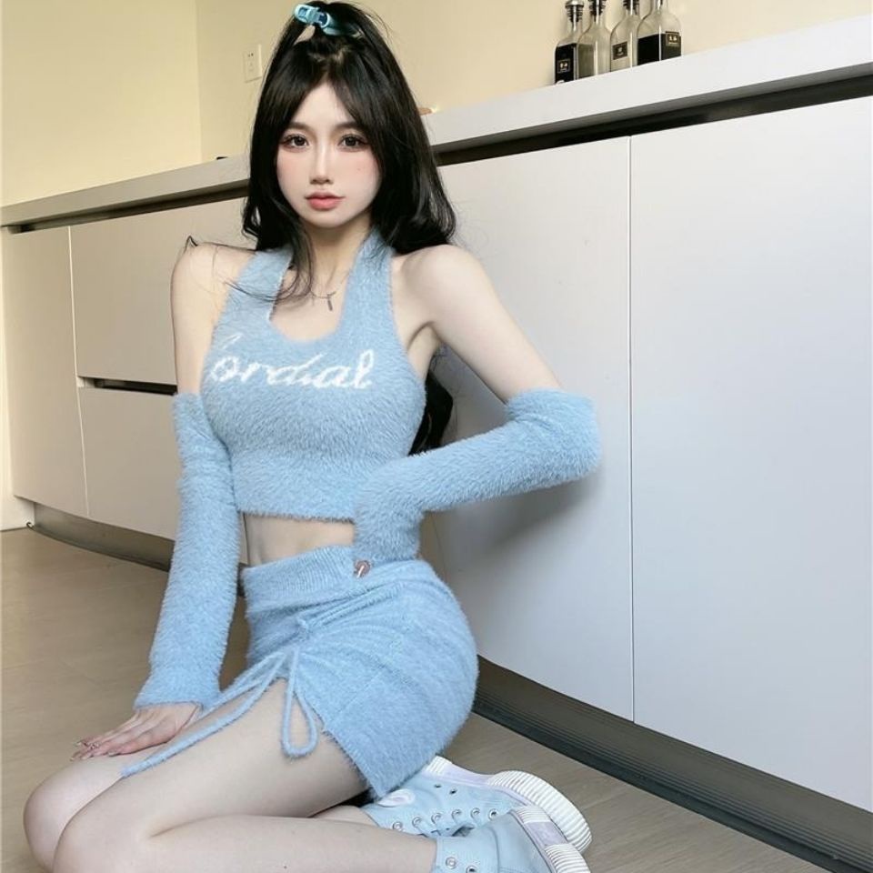 Set đồ 2 món gồm áo sát nách cổ yếm dệt kim và chân váy nửa ôm hông thời trang xuân thu cho nữ