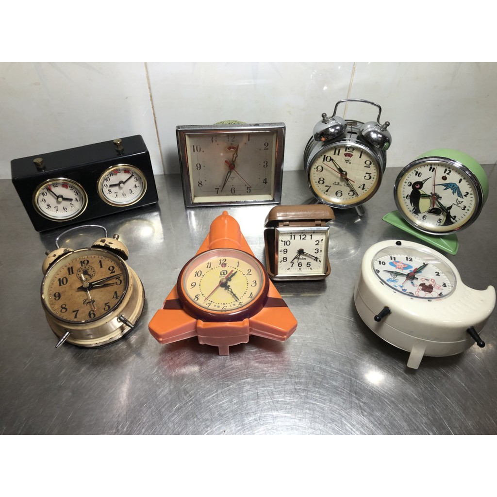 Đồng hồ báo thức lên dây cót cổ xưa China