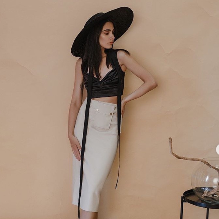 Áo Croptop Sát Nách Cổ Chữ V Thiết Kế Hở Lưng Quyến Rũ