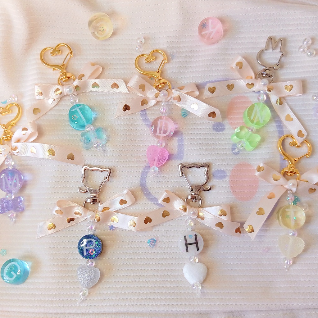 Móc khóa CHỮ Resin treo điện thoại nhiều màu theo yêu cầu handmade