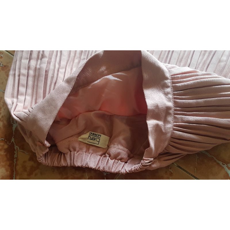 Chân váy dập ly hàng hiệu Every  , thương hiệu thời trang đình đám Every đến từ Hàn Quốc . | BigBuy360 - bigbuy360.vn