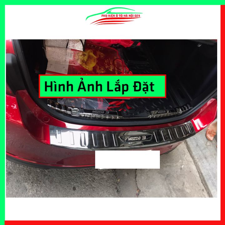 Ốp chống trầy cốp Mazda 3 2020-2023 vân titan