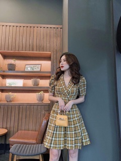 Váy kẻ vàng