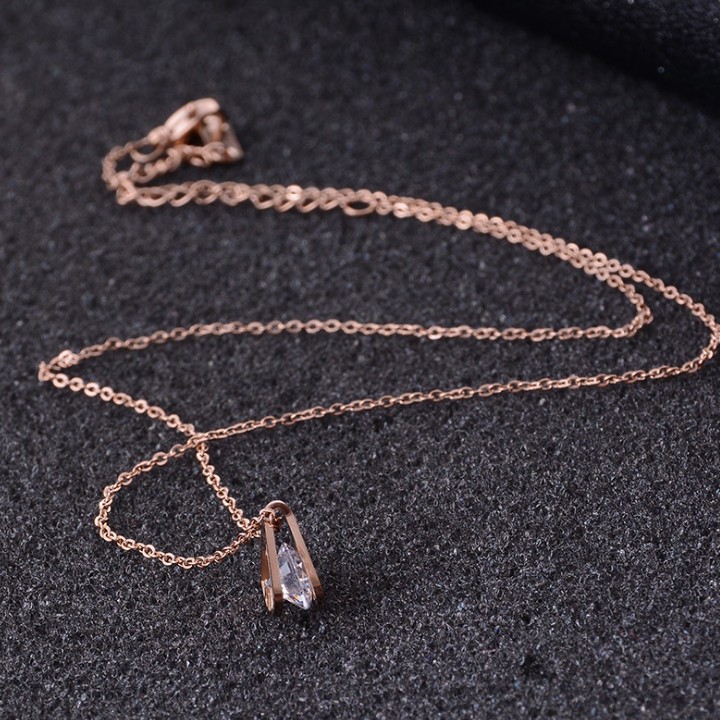 Dây Chuyền Quạt Giấy Titan Không Đen TT 1943