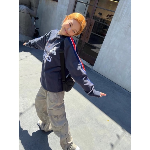 Áo sweater thể thao giống Jennie Blackpink