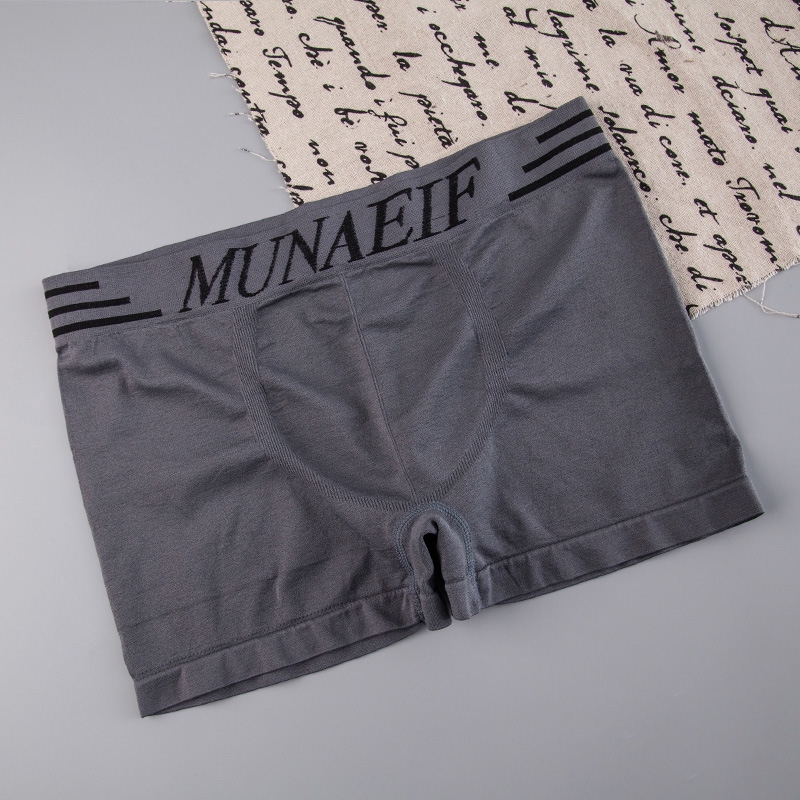 Quần lót boxer thiết kế không đường may in chữ tiếng Anh phong cách thể thao thời trang cho nam