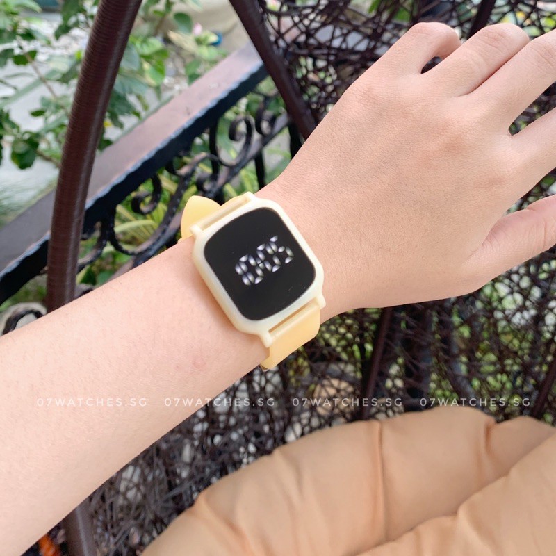 [watches.sg] Đồng hồ thời trang cảm ứng cho nam và nữ dây caosu dẻo mini | BigBuy360 - bigbuy360.vn