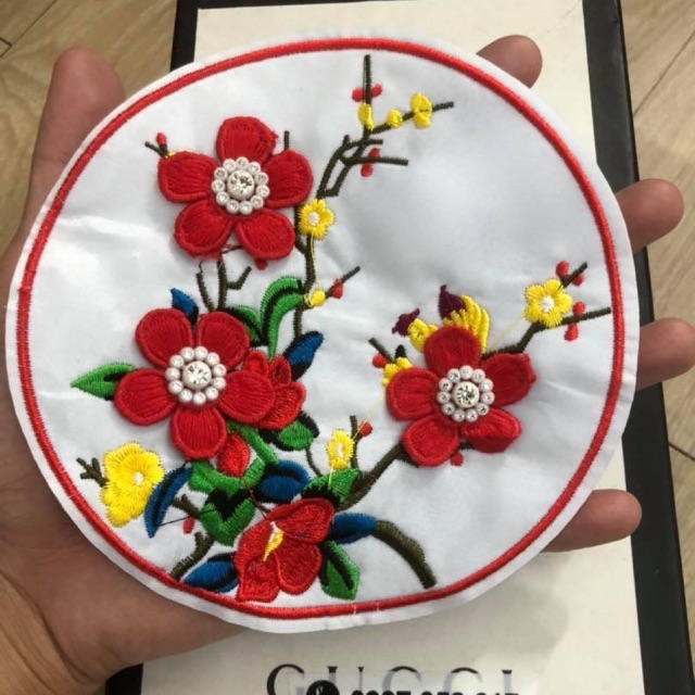 Vòng nguyệt may ngực áo