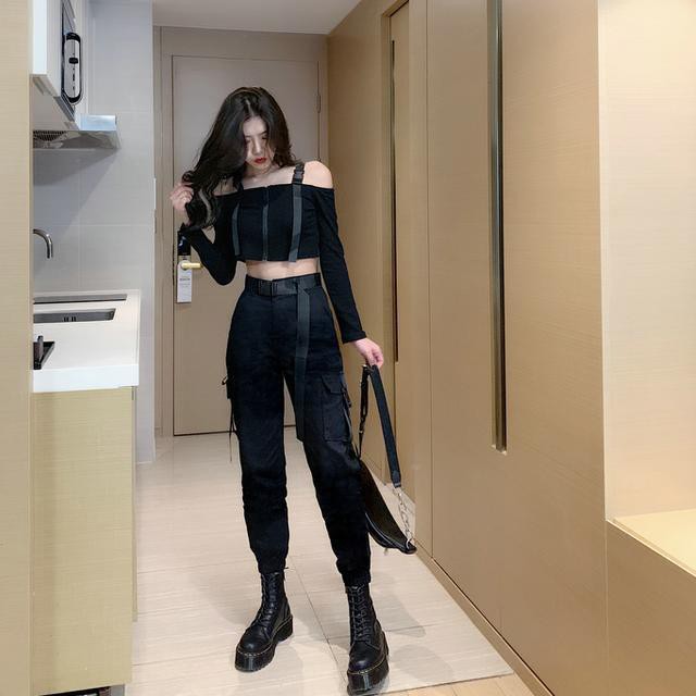💥RẺ SẬP SÀN💥 Set đồ đen hot trend Ulzzang - Áo croptop dài tay trễ vai - Quần jogger kaki kèm đai belt cá tính | BigBuy360 - bigbuy360.vn