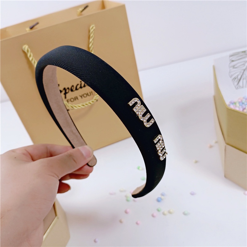 Cài tóc màu trắng đen cạnh viền mút MIUMIU Hàn Quốc