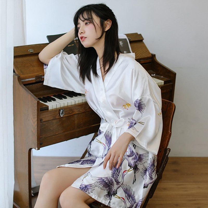 Áo choàng tắm kiểu kimono thiết kế quyến rũ cho phù dâu
 | BigBuy360 - bigbuy360.vn