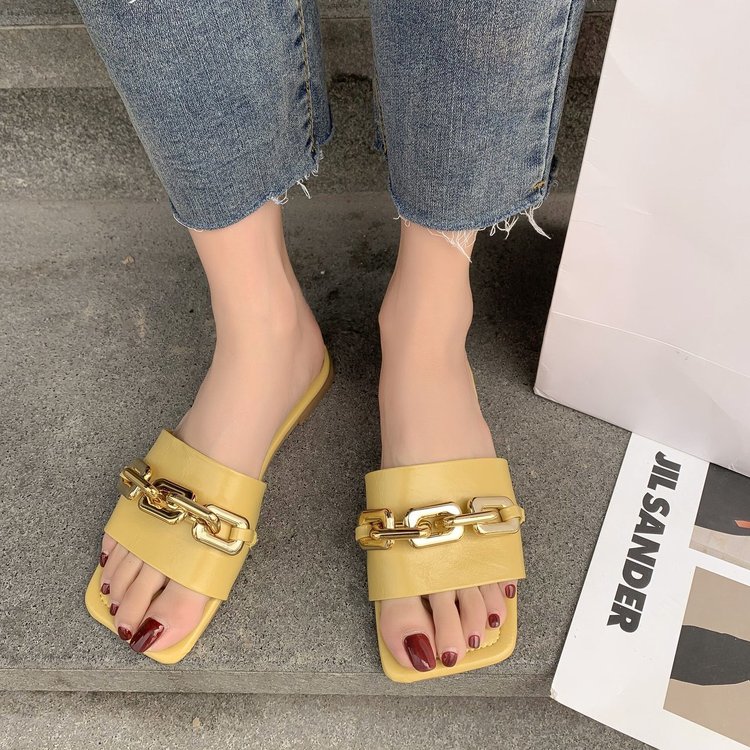 Fashionable Square Chain Decorated Low Heel Flat Slippers for Women