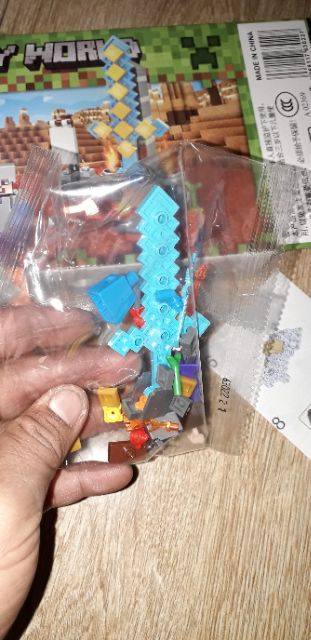 Lắp ráp 1 hộp LegoMineCraff MyWord 63022 nhiều chi tiết bằng nhựa ABS