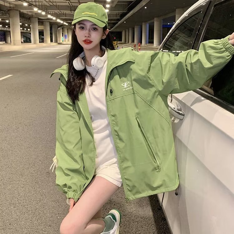 Áo khoác IELGY tay dài dáng rộng có nón phối khóa kéo cá tính cho nữ