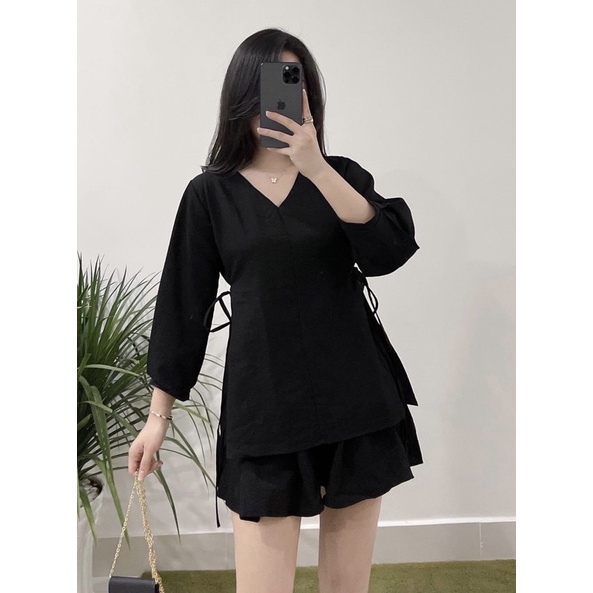 SET ĐỒ VINTAGE SET gồm chân váy xếp ly với thiết kế thắt nơ 2 bên và áo tay dài cổ V