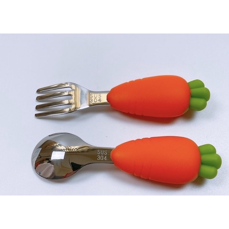 Bộ thìa dĩa inox tập xúc cho bé ăn dặm hình cà rốt