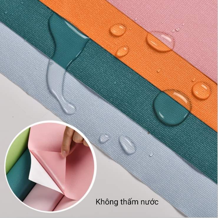 Giấy dán tường một màu. Kích thước: 0.45x10m/cuộn, có keo sẵn mặt sau.