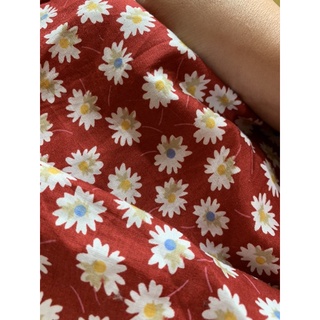 thô cotton nền đỏ đô hoa cúc