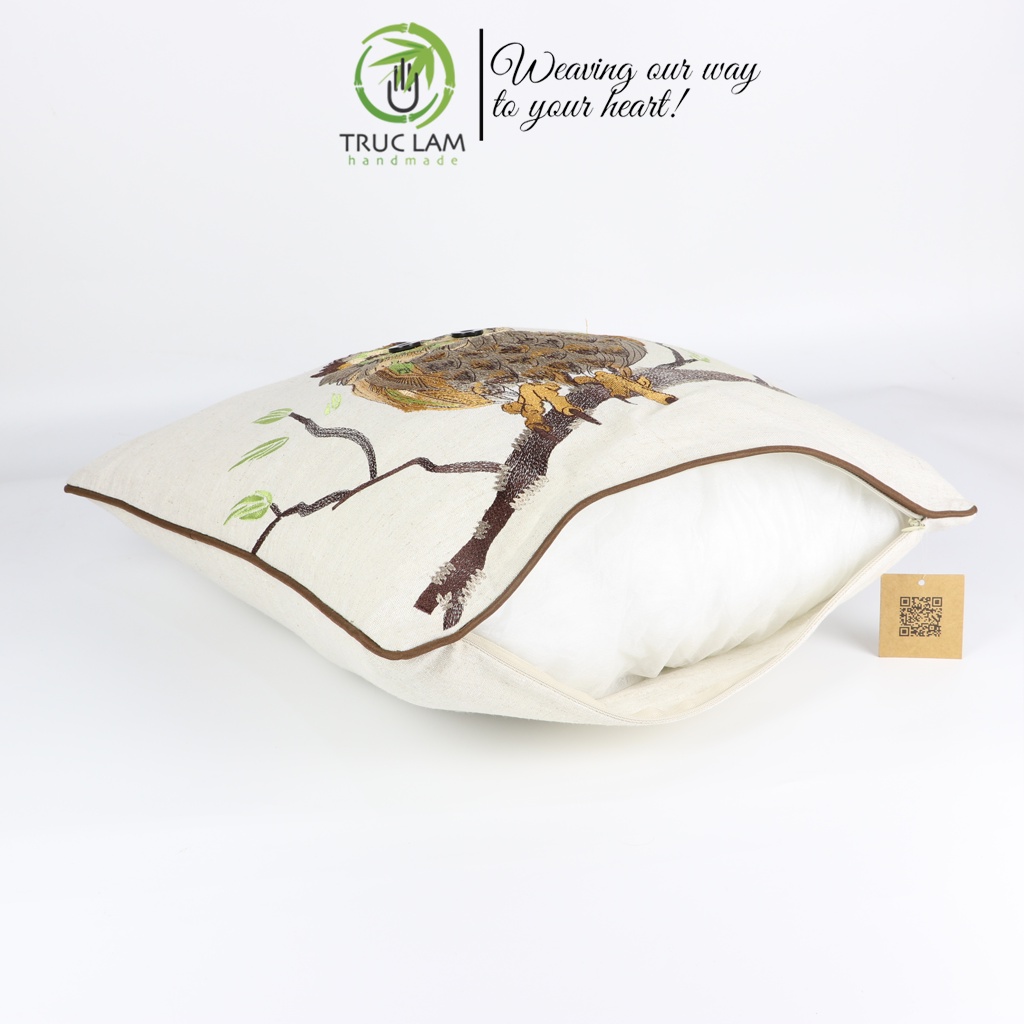 Gối/Vỏ Gối Vuông Tựa Lưng Sofa (45x45) Trang Trí Phòng  Vải Linen Thêu Thủ Công Hình Con Cú - Trúc Lâm Handmade