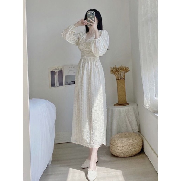 Đầm ren cổ V dịu dàng nữ tính Shin Dress