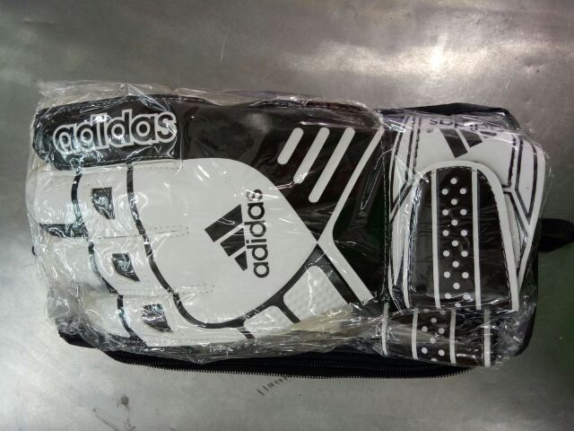 Găng tay thủ môn Adidas