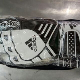 Găng tay thủ môn Adidas