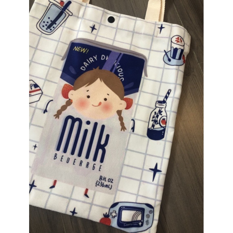 [Mã FASHIONT4WA2 giảm 10K đơn 50K] Túi Tote vải Canvas Hình Cô Bé Sữa Milk đáng yêu trên nền vải trắng.