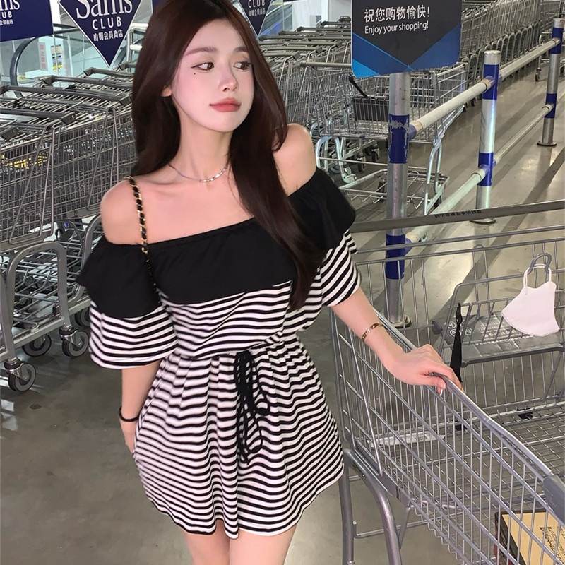 Jumpsuit Dáng Rộng Hoạ Tiết Kẻ Sọc Thiết Kế Hợp Thời Trang Cho Phái Nữ