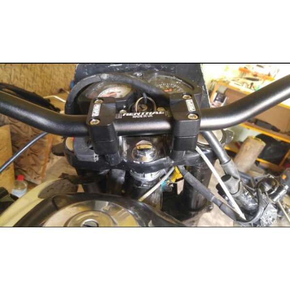 Cùm nâng ghi đông độ xe máy Cafe racer, Tracker, Classic, Vitage. Sử dụng cho ghi đông 28mm