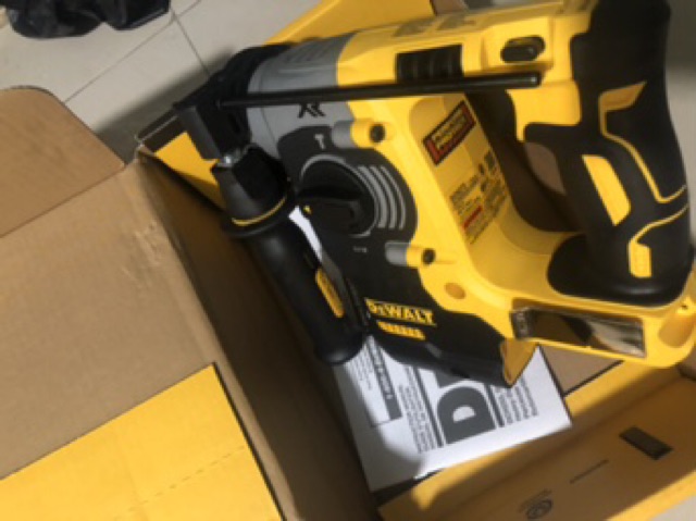 Khoan bê tông dewalt 273