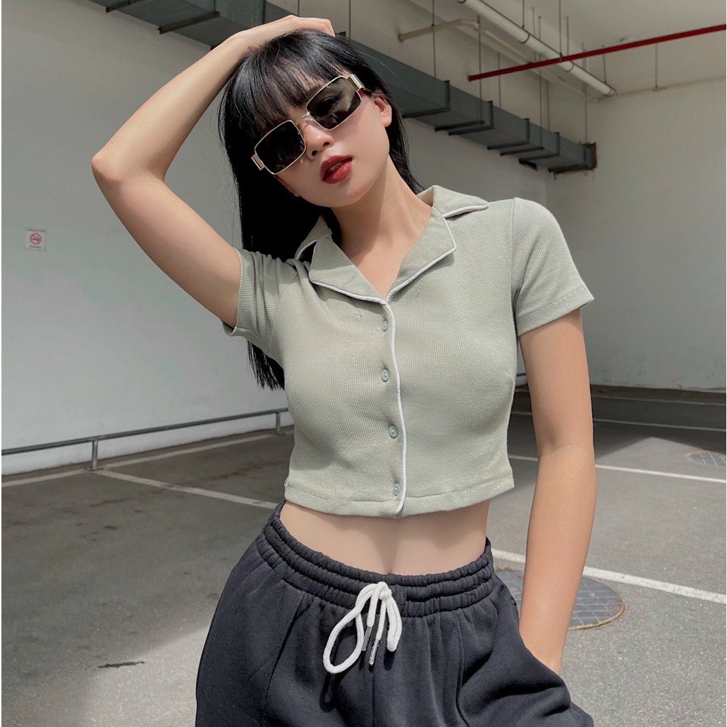 Áo Croptop Tay Ngắn Cổ Bẻ Cúc Cài Phối Viền Trắng Cá Tính Trẻ Trung A5283