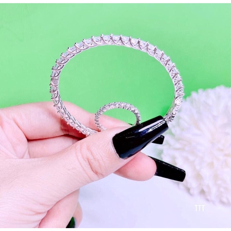 Vòng cứng full đá bạc ta cho bạn gái