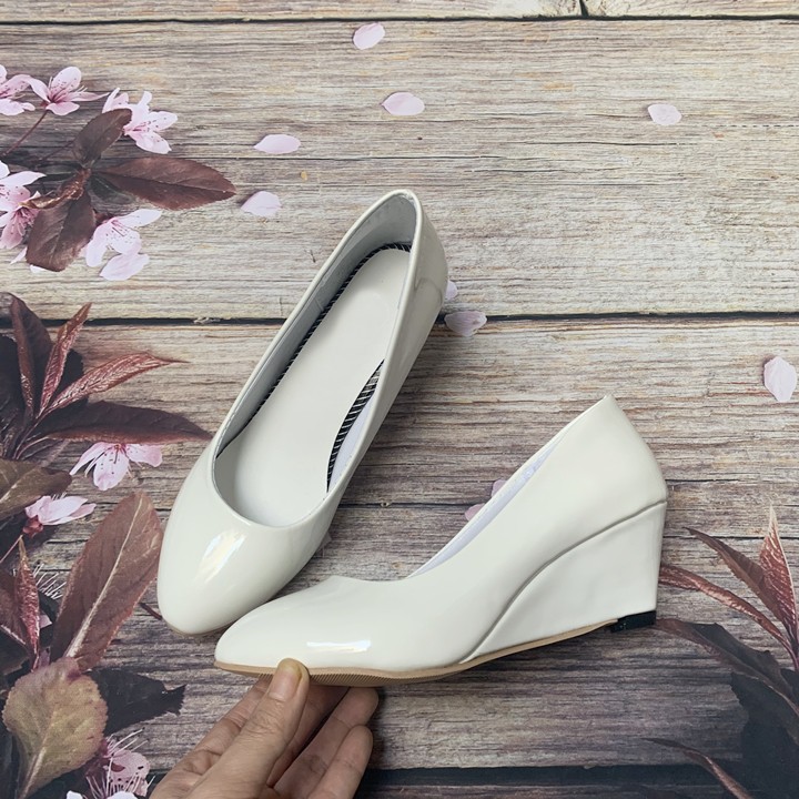 Giày nữ đế xuồng  da bóng đen và trắng bít mũi 5p có ảnh thật