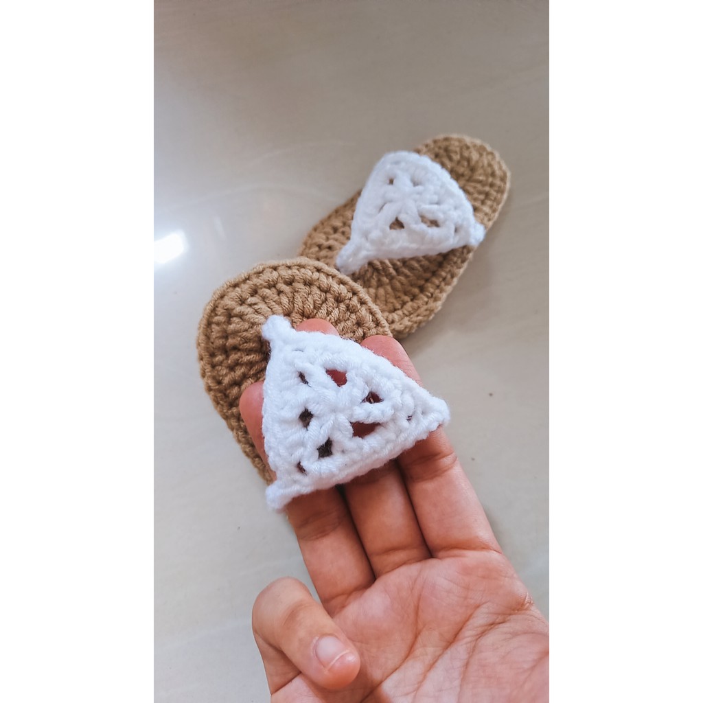 Dép kẹp xỏ ngón bằng len cho bé