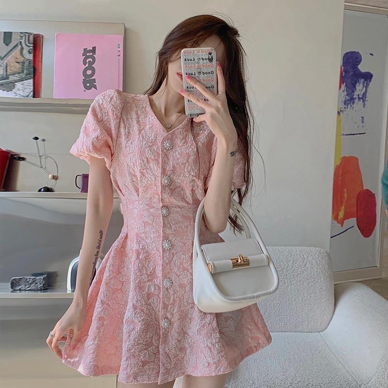 Đầm tiểu thư cắt ao sau lưng ,khuy đính ngực sang chảnh nữ tính